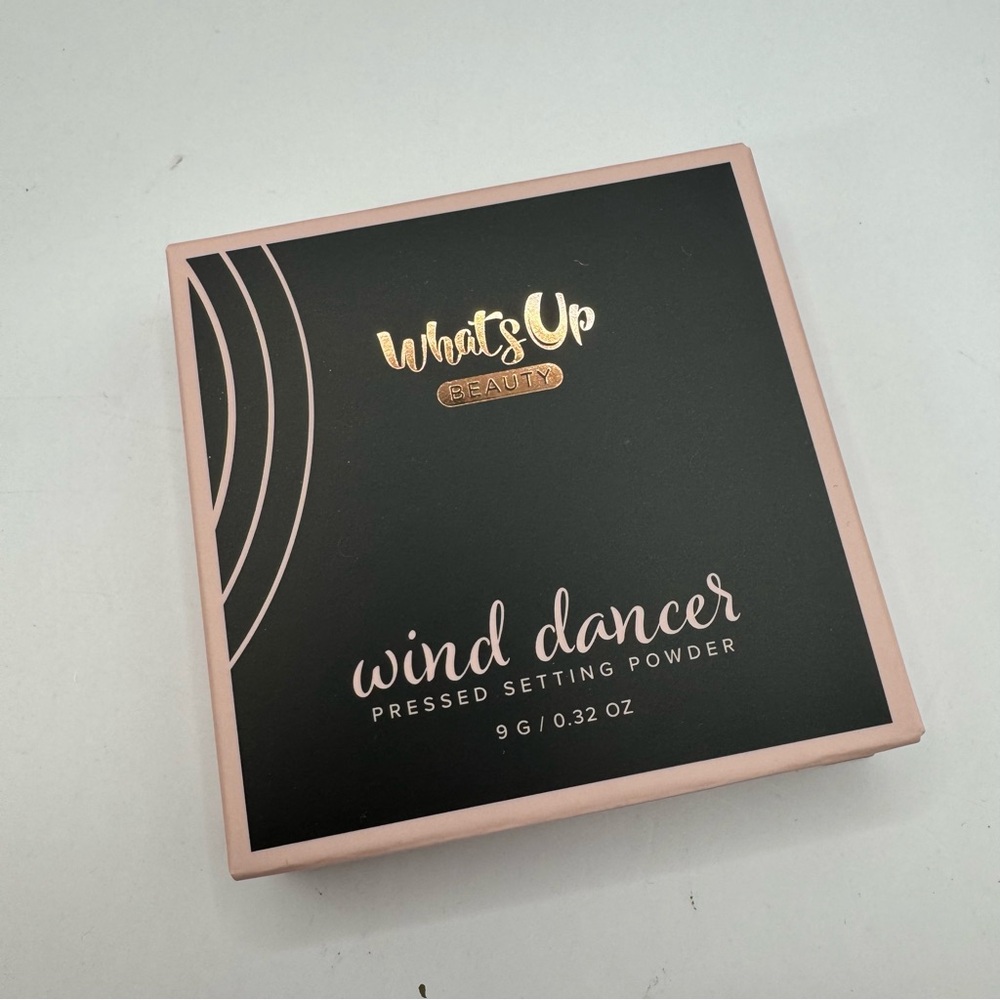 NEW What’s Up Beauty Wind dancer pressed setting powder LIGHT